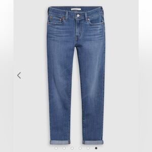 SOLD OUT - Levi’s Mid-Rise Boyfriend Women’s Jeans sz28